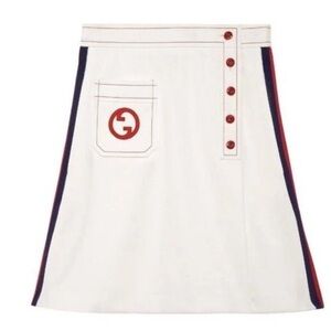 GUCCI 2024 WHITE WITH NAVY & RED STRIPE 5 BUTTON SKIRT NWT Size 42
